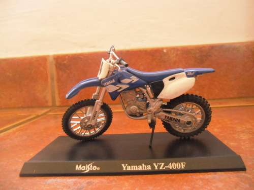 MAISTO YAMAHA YZ-400F 1:18